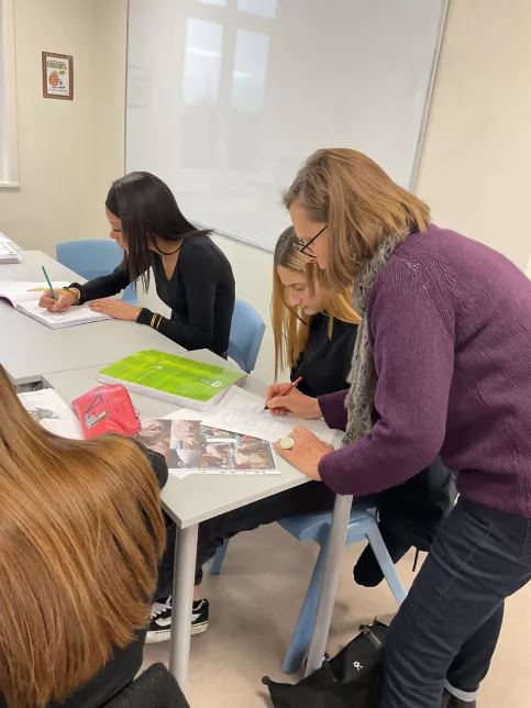 jeunes au travail
